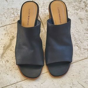 Lucky Brand Lutena Slide Sandal. Size 7.5